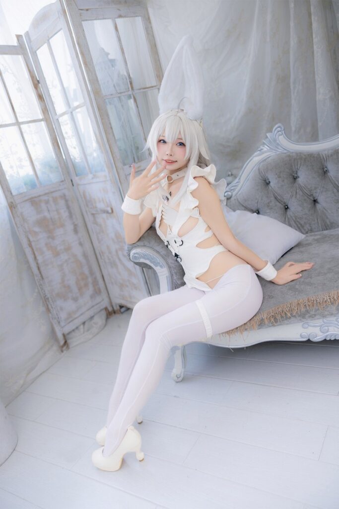 สาวน้อยจากจีนโชว์การแปลงโฉมเป็น Le Malin จาก Azur Lane 3 Le Malin Azur Lane Cosplay by Zhenzhu