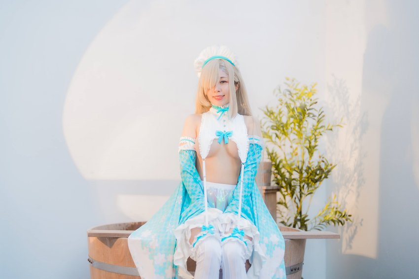 คอสเพลย์ Asuna จาก Blue Archive ในชุดเมดร้อนแรงทะลุปรอท 5 Asuna Blue Archive Cosplay by unicorn-cosplay