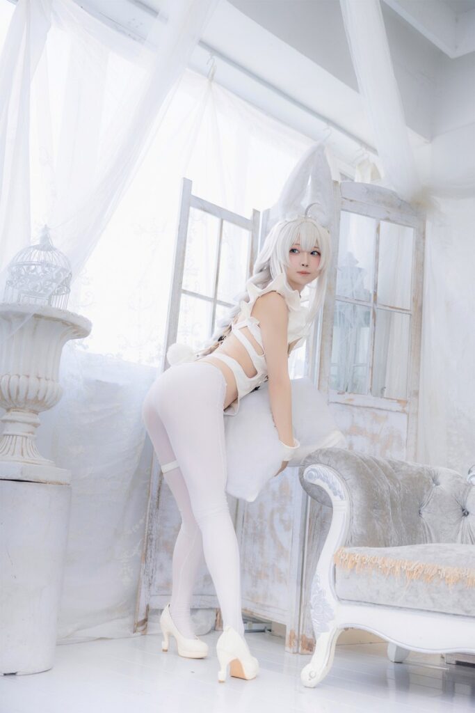 สาวน้อยจากจีนโชว์การแปลงโฉมเป็น Le Malin จาก Azur Lane 6 Le Malin Azur Lane Cosplay by Zhenzhu