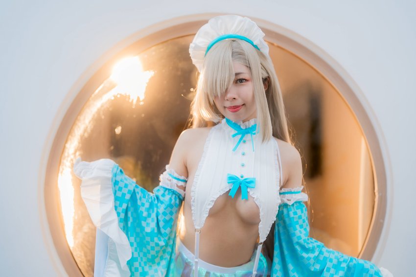 คอสเพลย์ Asuna จาก Blue Archive ในชุดเมดร้อนแรงทะลุปรอท 7 Asuna Blue Archive Cosplay by unicorn-cosplay