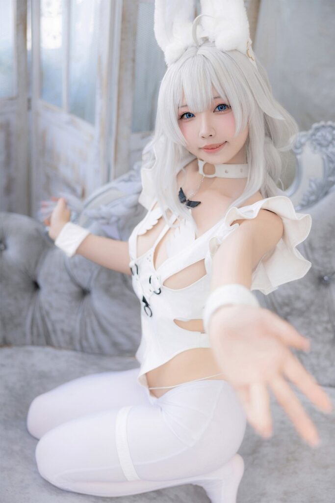 สาวน้อยจากจีนโชว์การแปลงโฉมเป็น Le Malin จาก Azur Lane 8 Le Malin Azur Lane Cosplay by Zhenzhu