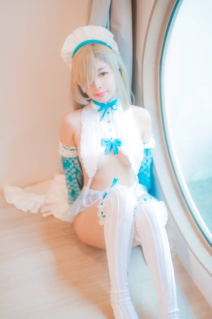 คอสเพลย์ Asuna จาก Blue Archive ในชุดเมดร้อนแรงทะลุปรอท 9 Asuna Blue Archive Cosplay by unicorn-cosplay