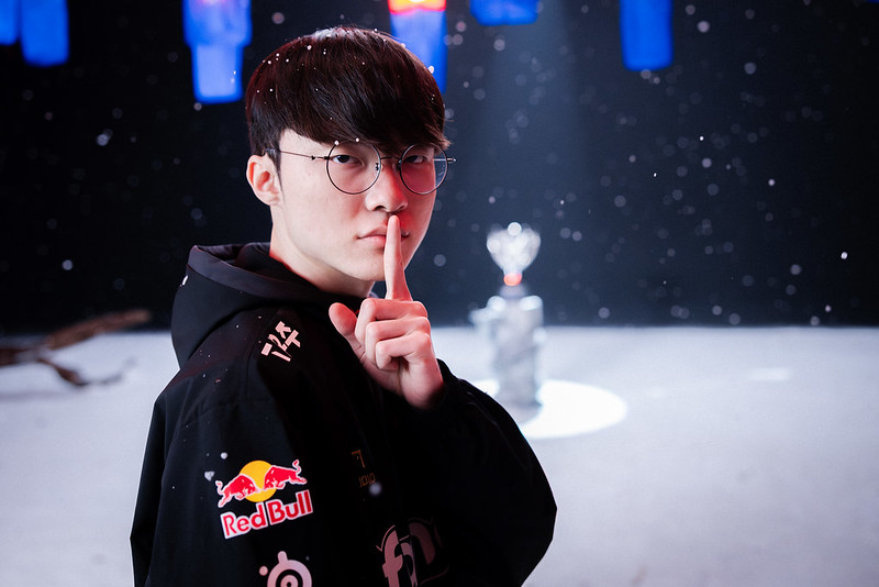 ตำนานของจริง! LoL Esports ประกาศต้อนรับ FAKER เข้าสู่ HALL OF LEGENDS คนแรกของโลก! 5 ตำนานของจริง! LoL Esports ประกาศต้อนรับ FAKER เข้าสู่ HALL OF LEGENDS คนแรกของโลก!