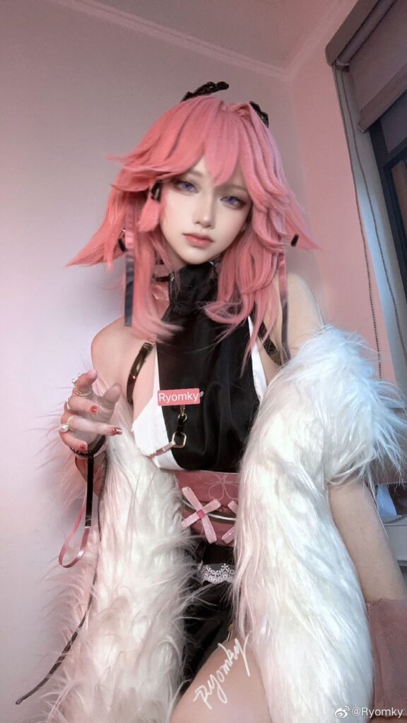คอสเพลย์ Yae Miko เวอร์ชั่นสุดเฟี้ยวจากสาวจีน