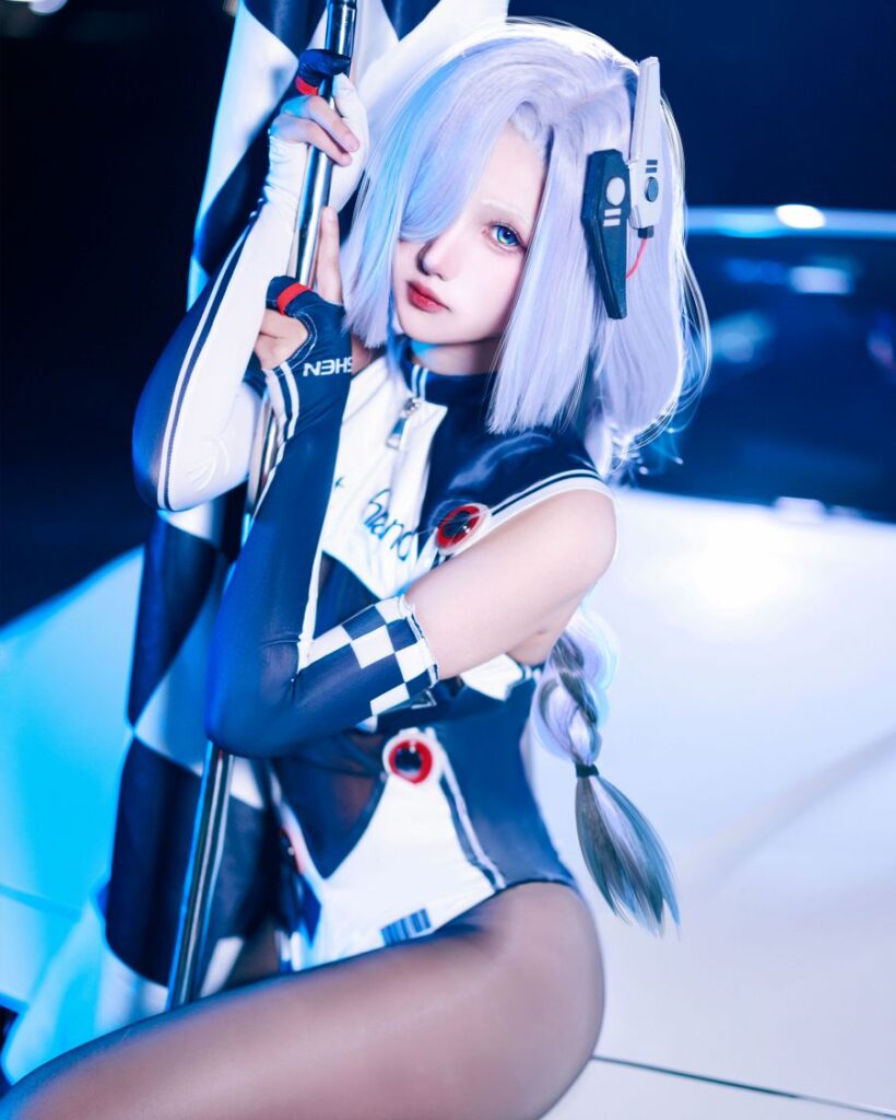 คอสเพลย์ Shenhe จาก Genshin Impact เวอร์ชั่นสายซิ่ง 2 คอสเพลย์ Shenhe จาก Genshin Impact เวอร์ชั่นสายซิ่ง