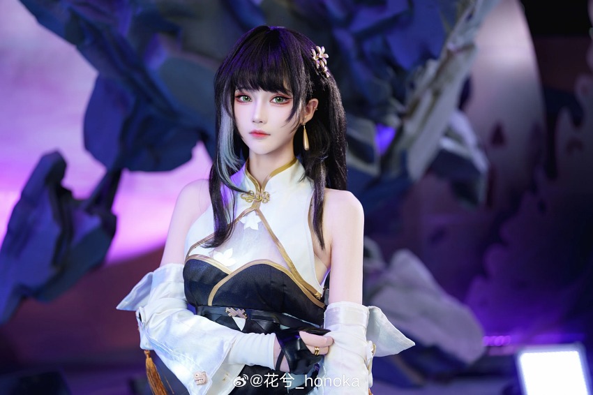 Baizhi Wuthering Waves Cosplay by honoka