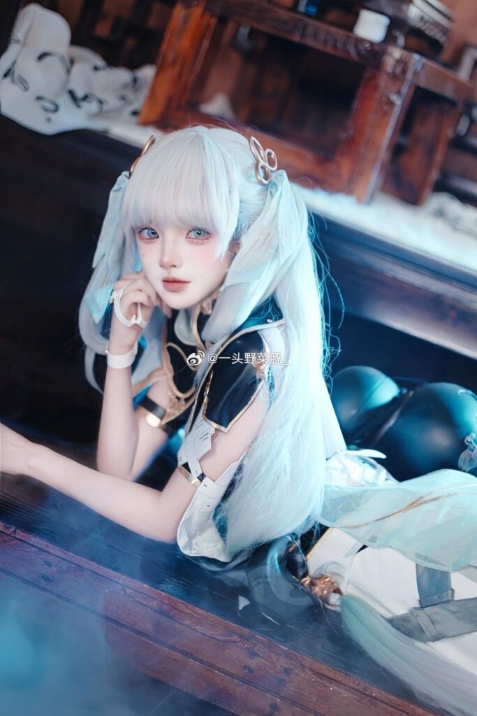 คอสเพลย์ Jinhsi จาก Wuthering Waves ฝีมือสาวแดนมังกร 4 Jinhsi Wuthering Waves Cosplay by Dolphin