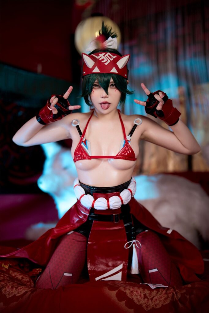 คอสเพลย์ Kiriko จาก Overwatch 2 เวอร์ชั่นบิกินี่สีแดงแรงฤทธิ์ 6 Kiriko Overwatch 2 Cosplay by ZinieQ