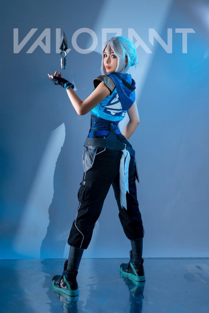 คอสเพลย์ Jett จาก VALORANT ที่มาครบ 2 เวอร์ชั่นโดนใจ 2 Jett VALORANT Cosplay by Umeko J