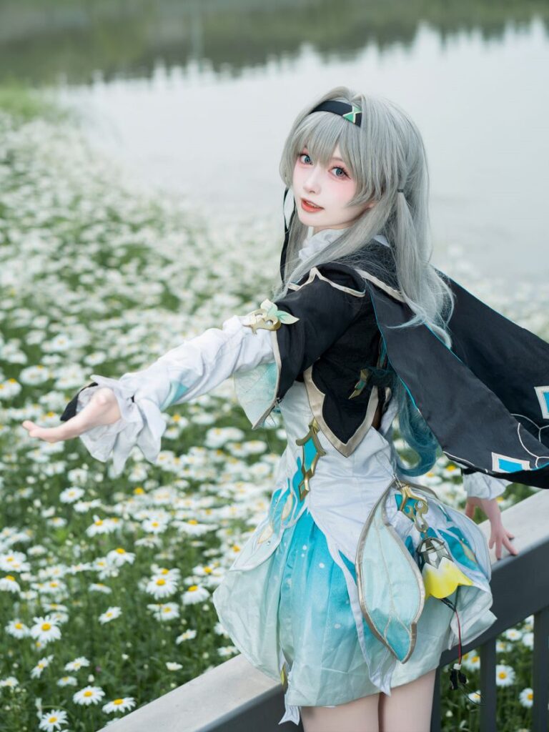 สาวจีนสุดคิ้วท์แปลงโฉมเป็น Firefly จาก Honkai: Star Rail 3 Firefly Honkai: Star Rail Cosplay by stx7fan