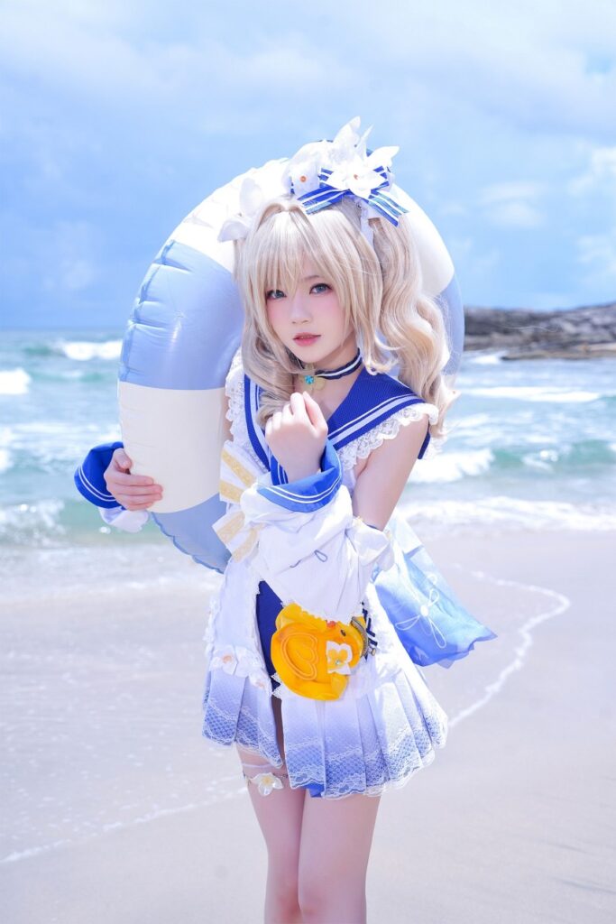 คอสเพลย์ Barbara จาก Genshin Impact ในคอสตูมซัมเมอร์ซ่าท้าร้อน 2 Barbara Genshin Impact Cosplay by Cherry Neko