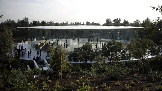 พนักงานบางส่วนของ Apple คัดค้านนโยบายการกลับเข้าไปทำงานที่ออฟฟิศ 2 พนักงานบางส่วนของ Apple คัดค้านนโยบายการกลับเข้าไปทำงานที่ออฟฟิศ
