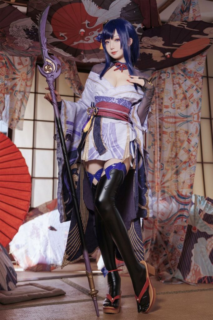 คอสเพลย์ Raiden Shogun จาก Genshin Impact ในท่าโพสสุดแจ่ม 4 Raiden Shogun Genshin Impact Cosplay by Fengjiang