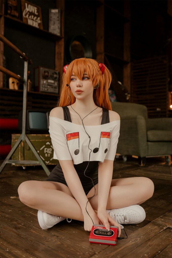 Alina Becker แปลงโฉมเป็น Asuka จาก Evangelion ในชุดเสื้อยืดสุดชิลล์ 6 Asuka Evangelion Cosplay by Alina Becker