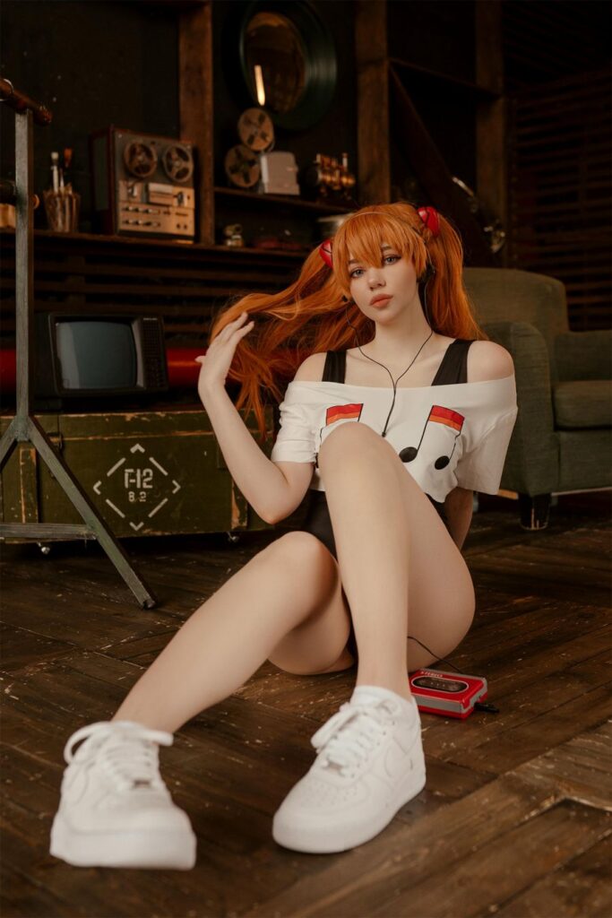 Alina Becker แปลงโฉมเป็น Asuka จาก Evangelion ในชุดเสื้อยืดสุดชิลล์ 7 Asuka Evangelion Cosplay by Alina Becker