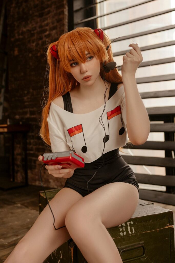 Alina Becker แปลงโฉมเป็น Asuka จาก Evangelion ในชุดเสื้อยืดสุดชิลล์ 8 Asuka Evangelion Cosplay by Alina Becker