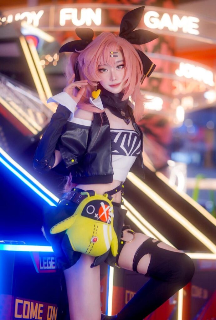 คุณแบมแบมแปลงโฉมเป็น Nicole จาก Zenless Zone Zero 6 Nicole Zenless Zone Zero Cosplay by Bibbie Bambi