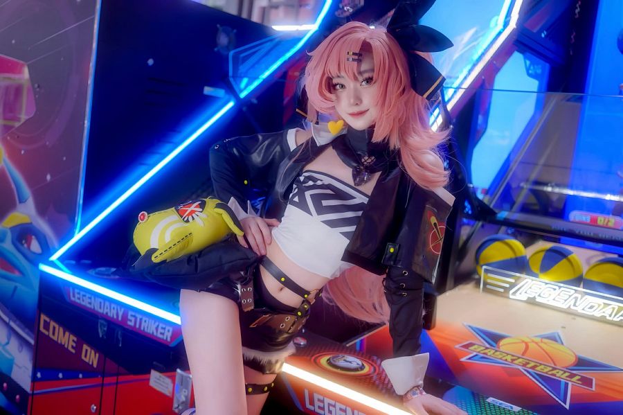 คุณแบมแบมแปลงโฉมเป็น Nicole จาก Zenless Zone Zero 4 Nicole Zenless Zone Zero Cosplay by Bibbie Bambi