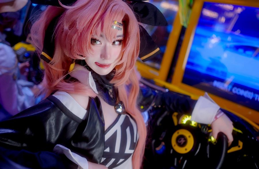 คุณแบมแบมแปลงโฉมเป็น Nicole จาก Zenless Zone Zero 7 Nicole Zenless Zone Zero Cosplay by Bibbie Bambi