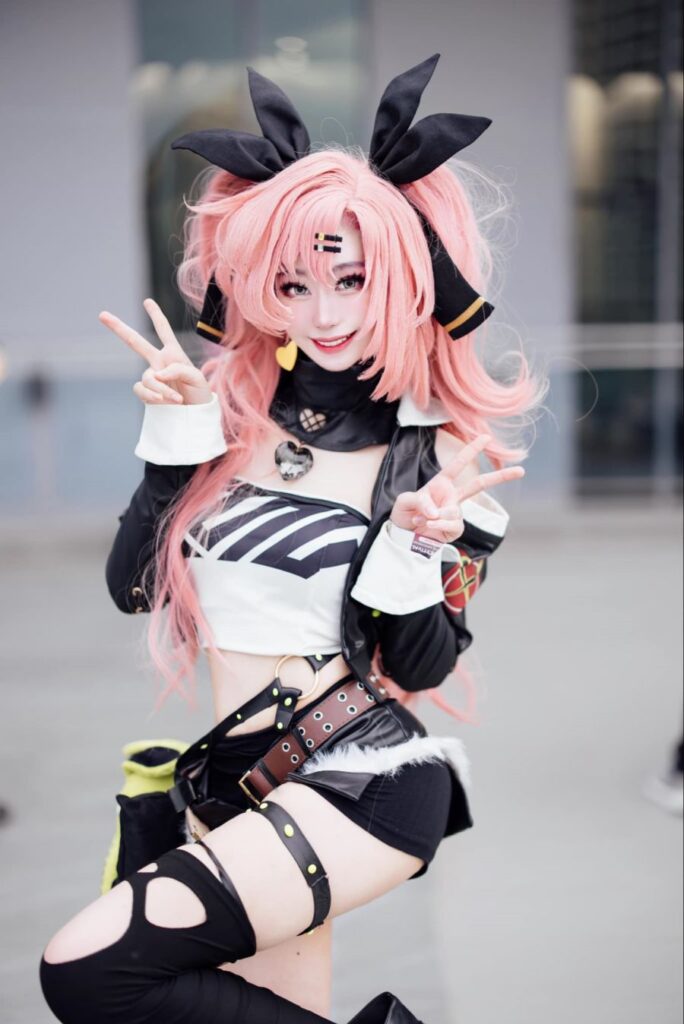 คุณแบมแบมแปลงโฉมเป็น Nicole จาก Zenless Zone Zero 11 Nicole Zenless Zone Zero Cosplay by Bibbie Bambi