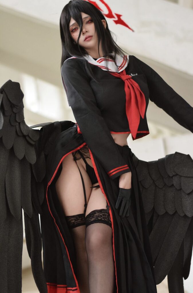 คุณอาริ โชว์ลุค Hasumi จาก Blue Archive ชุดนักเรียนสีดำสะท้านใจ 3 Hasumi Blue Archive Cosplay by Ahri