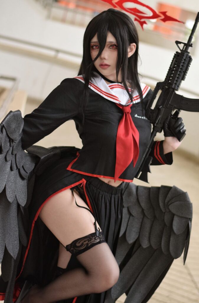 คุณอาริ โชว์ลุค Hasumi จาก Blue Archive ชุดนักเรียนสีดำสะท้านใจ 4 Hasumi Blue Archive Cosplay by Ahri