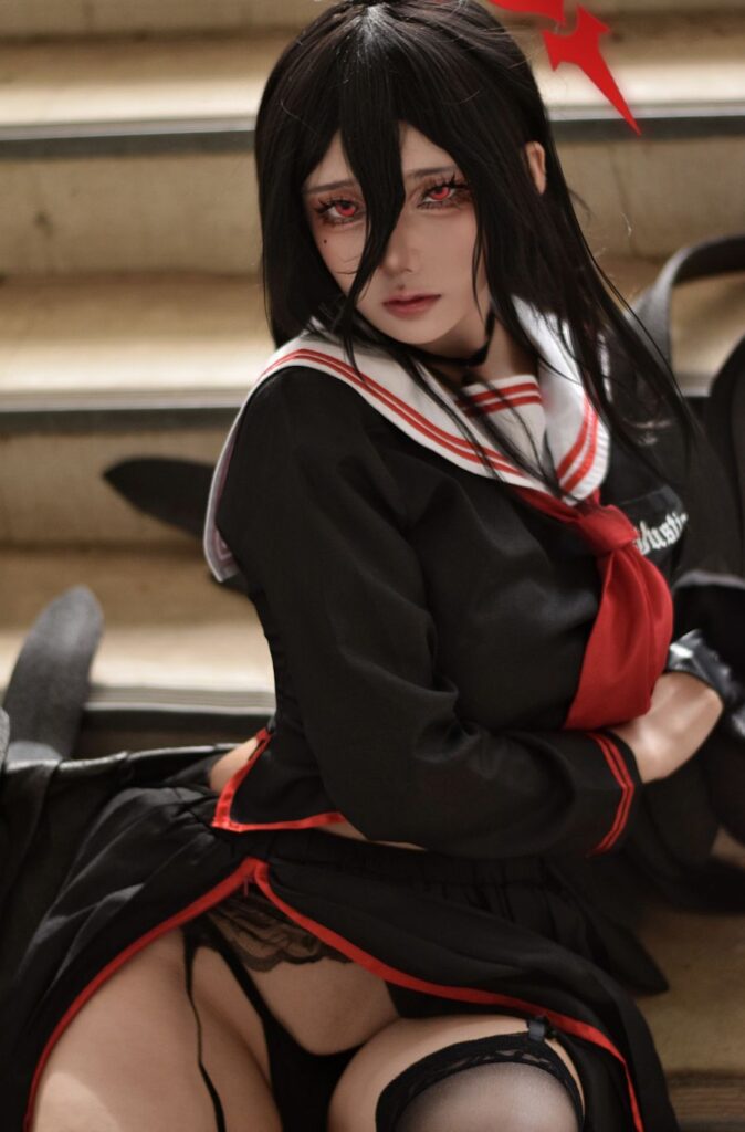 คุณอาริ โชว์ลุค Hasumi จาก Blue Archive ชุดนักเรียนสีดำสะท้านใจ 5 Hasumi Blue Archive Cosplay by Ahri
