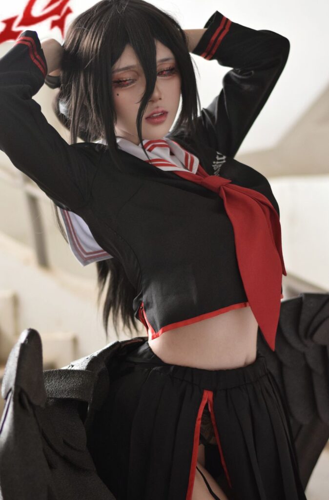 คุณอาริ โชว์ลุค Hasumi จาก Blue Archive ชุดนักเรียนสีดำสะท้านใจ 7 Hasumi Blue Archive Cosplay by Ahri