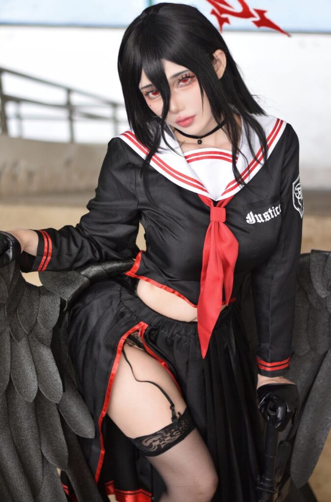 คุณอาริ โชว์ลุค Hasumi จาก Blue Archive ชุดนักเรียนสีดำสะท้านใจ 8 Hasumi Blue Archive Cosplay by Ahri
