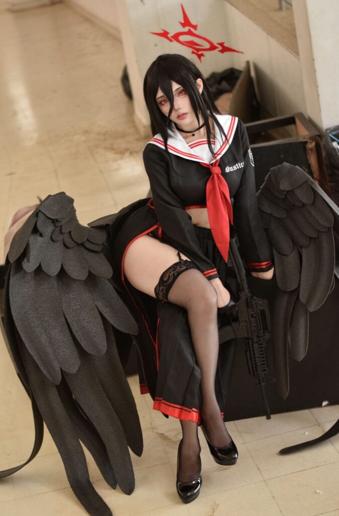 คุณอาริ โชว์ลุค Hasumi จาก Blue Archive ชุดนักเรียนสีดำสะท้านใจ 10 Hasumi Blue Archive Cosplay by Ahri