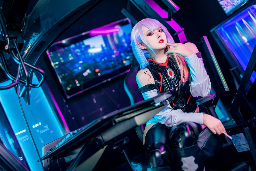 สาวโชว์สกิลคอสเพลย์ Lucy จาก Cyberpunk: Edgerunners พร้อมมอเตอร์ไซด์สุดเท่ 3 Lucy Cyberpunk: Edgerunners Cosplay by Natsuko