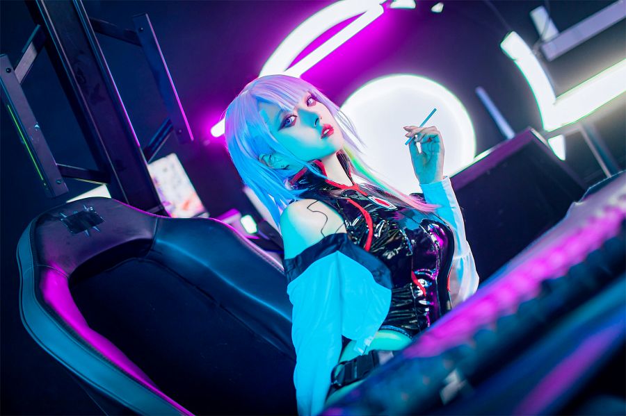 สาวโชว์สกิลคอสเพลย์ Lucy จาก Cyberpunk: Edgerunners พร้อมมอเตอร์ไซด์สุดเท่ 4 Lucy Cyberpunk: Edgerunners Cosplay by Natsuko