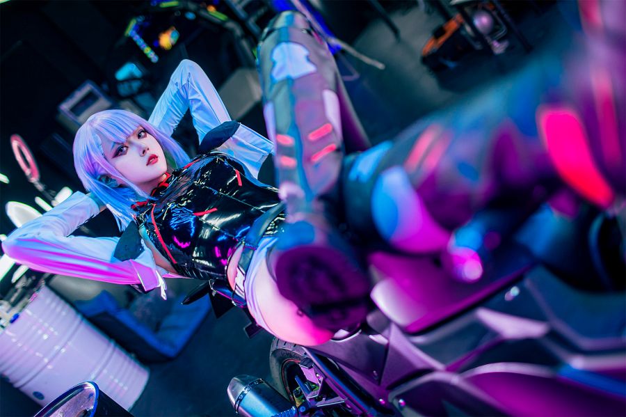 สาวโชว์สกิลคอสเพลย์ Lucy จาก Cyberpunk: Edgerunners พร้อมมอเตอร์ไซด์สุดเท่ 7 Lucy Cyberpunk: Edgerunners Cosplay by Natsuko