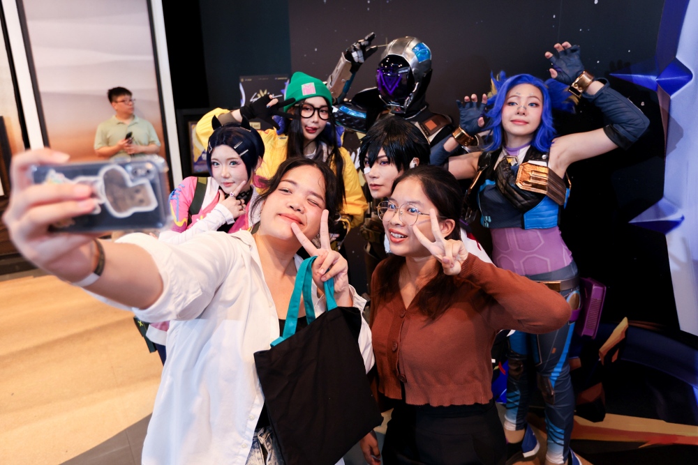 วัยรุ่นวาโลไทยแน่นงาน! ‘VALORANT Champions 2024 Thailand Viewing Party’ เชียร์กระหึ่ม 10 วัยรุ่นวาโลไทยแน่นงาน! ‘VALORANT Champions 2024 Thailand Viewing Party’ เชียร์กระหึ่ม