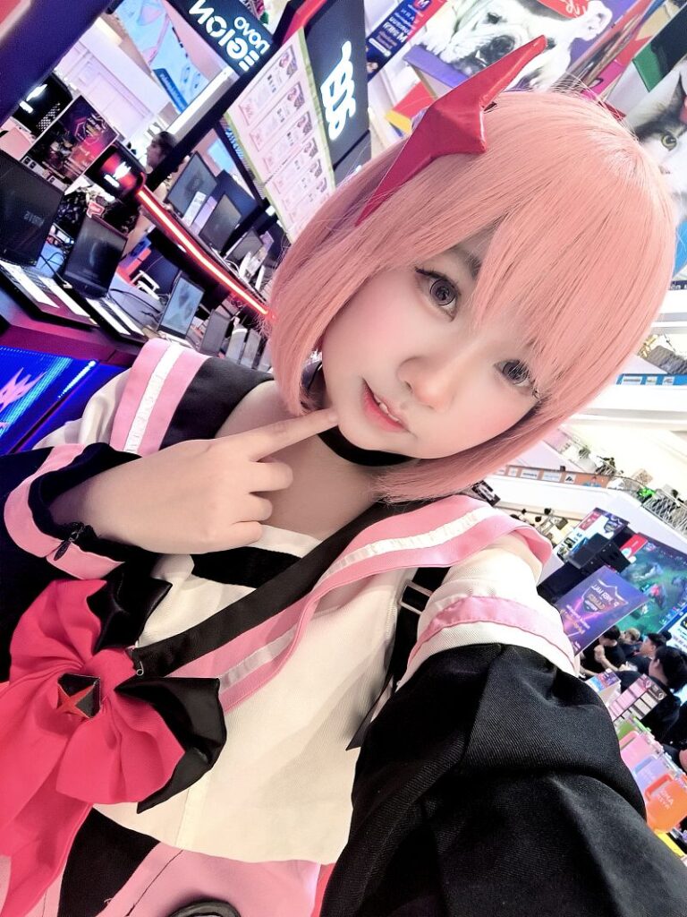 คุณกาญมาในลุค Violet จาก ROV สุดหวานแหวว 2 Violet ROV Cosplay by Karn