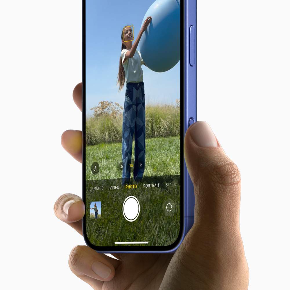 Apple เปิดตัว iPhone 16 และ iPhone 16 Plus 4 Apple เปิดตัว iPhone 16 และ iPhone 16 Plus