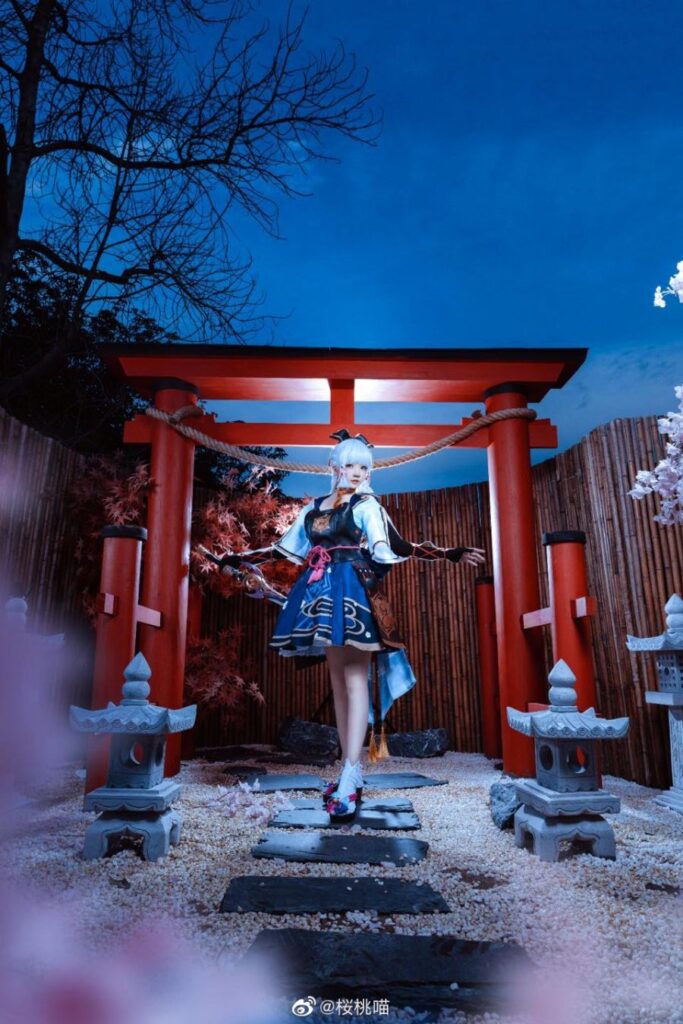 คอสเพลย์ Ayaka สวยน่ารักท่ามกลางดอกซากุระ