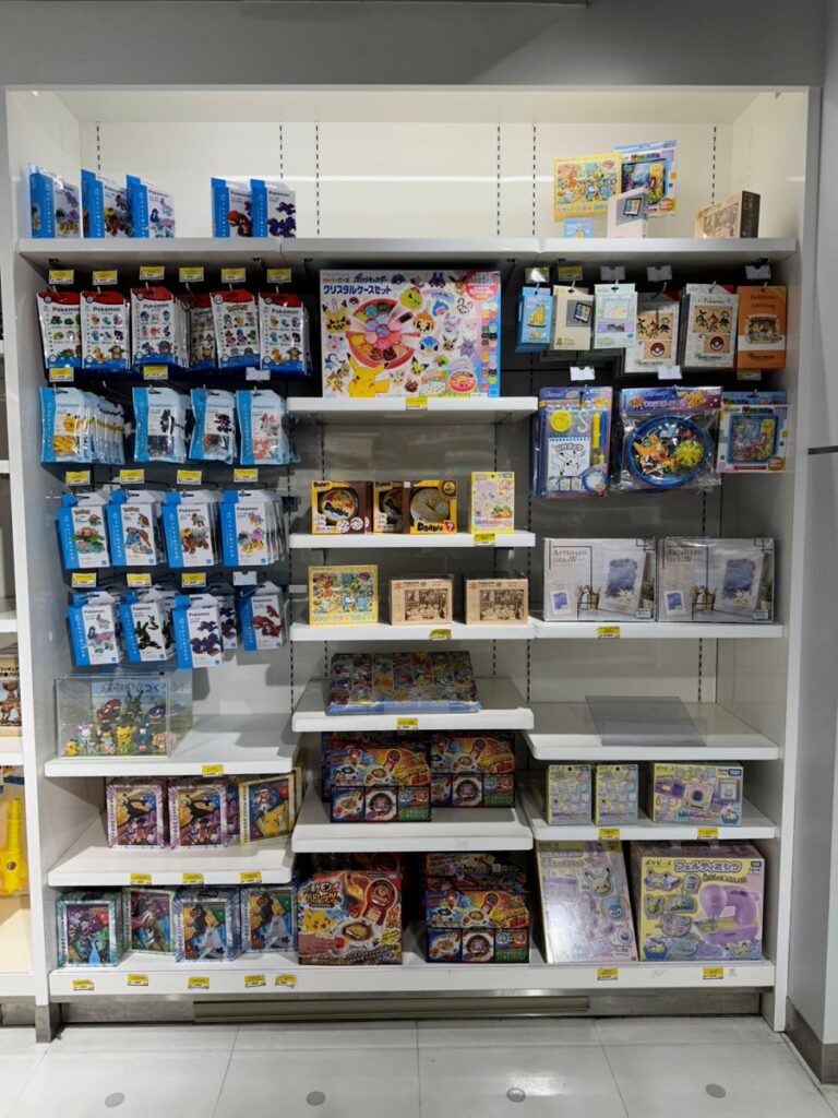 พาไปดู Pokémon Center MEGA TOKYO ศูนย์รวมสินค้าของแฟนพันธุ์แท้ที่ห้ามพลาด 20 พาไปดู Pokémon Center MEGA TOKYO ศูนย์รวมสินค้าของแฟนพันธุ์แท้ที่ห้ามพลาด
