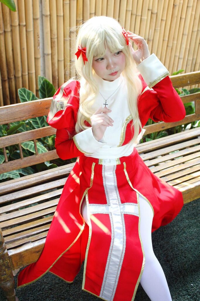 คุณกาญเปลี่ยนคลาสเป็น High Priest จาก Ragnarok Online 2 High Priest Ragnarok Online Cosplay by Karn