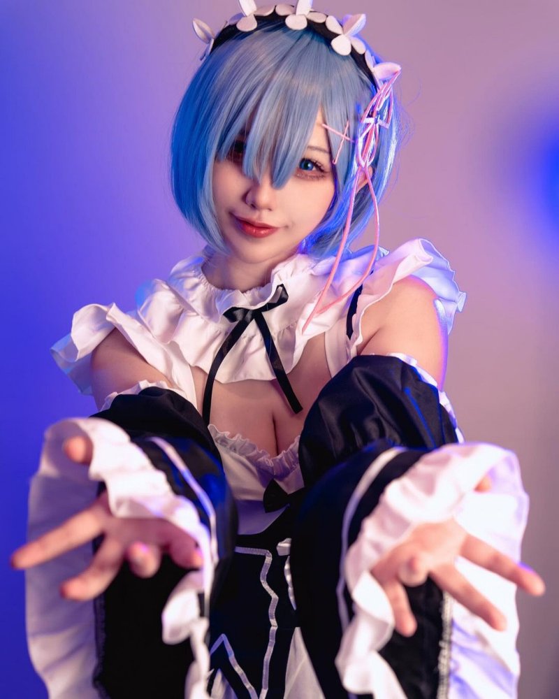 คอสเพลย์ Rem จาก Re: Zero ที่สดใสพร้อมแอบซ่อนความแซ่บ 2 Rem Re: Zero Cosplay by Rakuoo