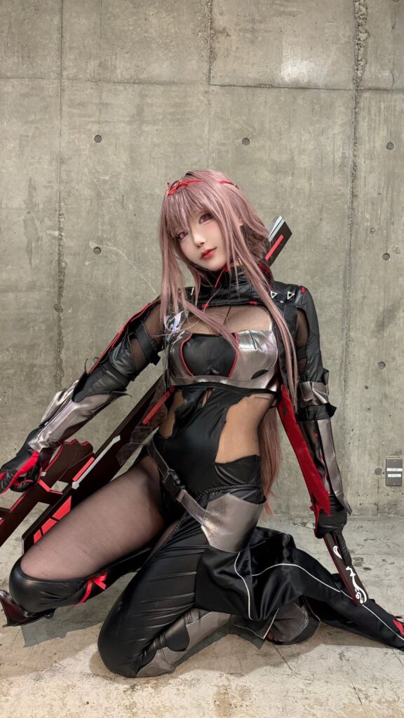 สาวญี่ปุ่นแปลงโฉมเป็น Scarlet: Black Shadow จาก NIKKE ลุยงาน TGS 2024 4 Scarlet Black Shadow NIKKE Cosplay by celia_aya