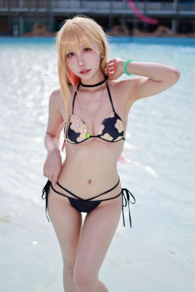 คอสเพลย์ Marin จาก My Dress-Up Darling ถ่ายแบบที่สระน้ำ 2 Marin My Dress-Up Darling Cosplay by Wawwa