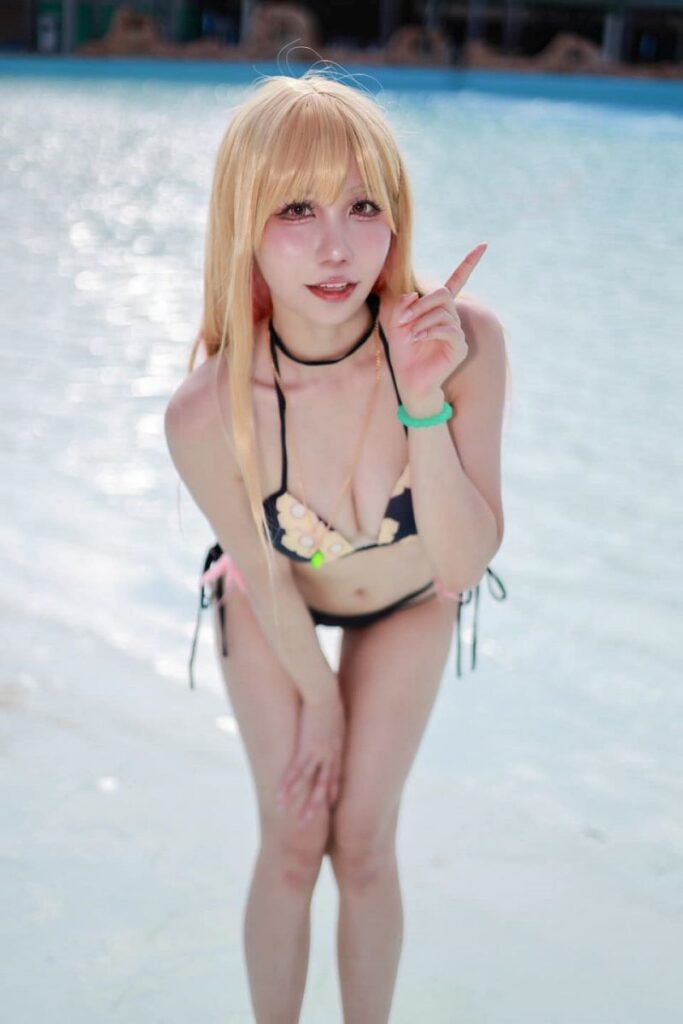 คอสเพลย์ Marin จาก My Dress-Up Darling ถ่ายแบบที่สระน้ำ 5 Marin My Dress-Up Darling Cosplay by Wawwa