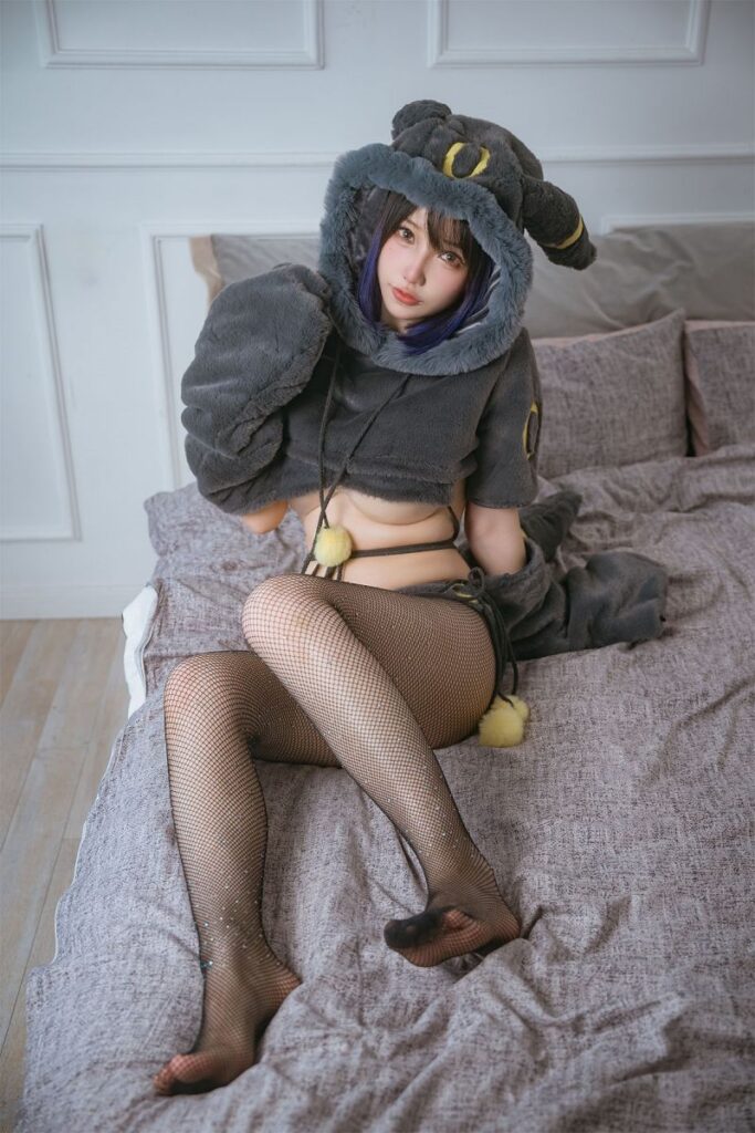 Umbreon Pokémon Cosplay by rakukoo