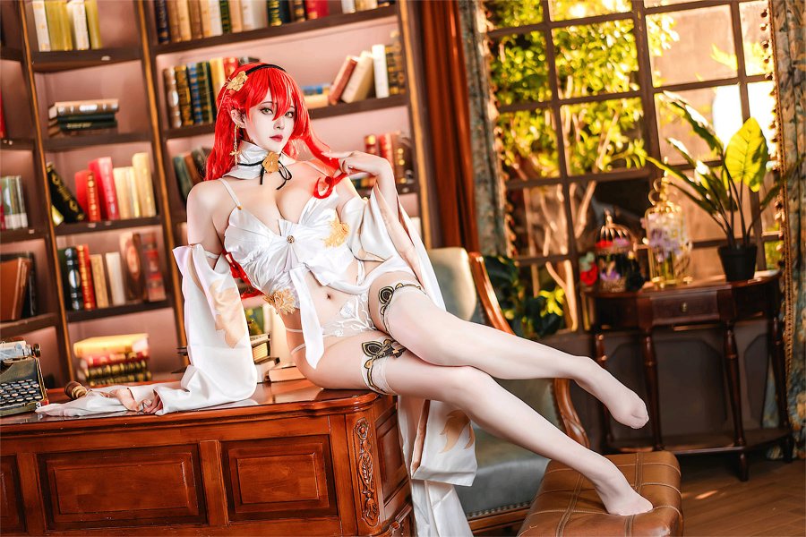 Himeko Honkai: Star Rail Cosplay by Natsuko