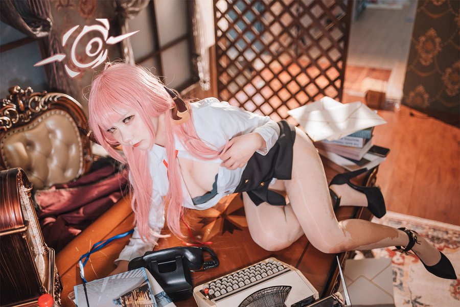 สาวจีนจัดเต็มความแซ่บในลุคของ Aru จาก Blue Archive 7 Aru Blue Archive Cosplay by Bear Cub