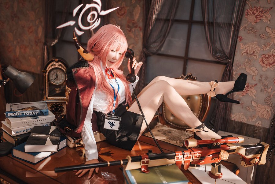 สาวจีนจัดเต็มความแซ่บในลุคของ Aru จาก Blue Archive 4 Aru Blue Archive Cosplay by Bear Cub