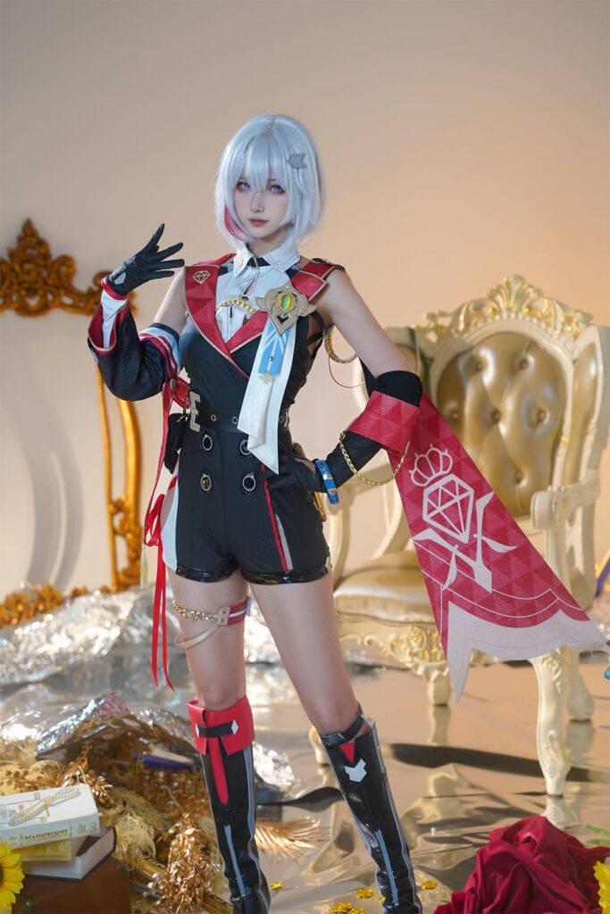 คอสเพลย์ Topaz จาก Honkai: Star Rail ในมาดสุดเท่ 3 Topaz Honkai: Star Rail Cosplay by Seya