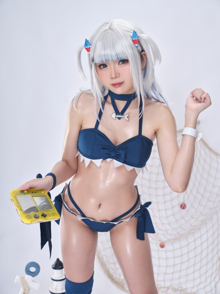 คอสเพลย์ Gawr Gura ในชุดว่ายน้ำสุดแซ่บ 4 Gawr Gura VTuber Cosplay by ZinieQ