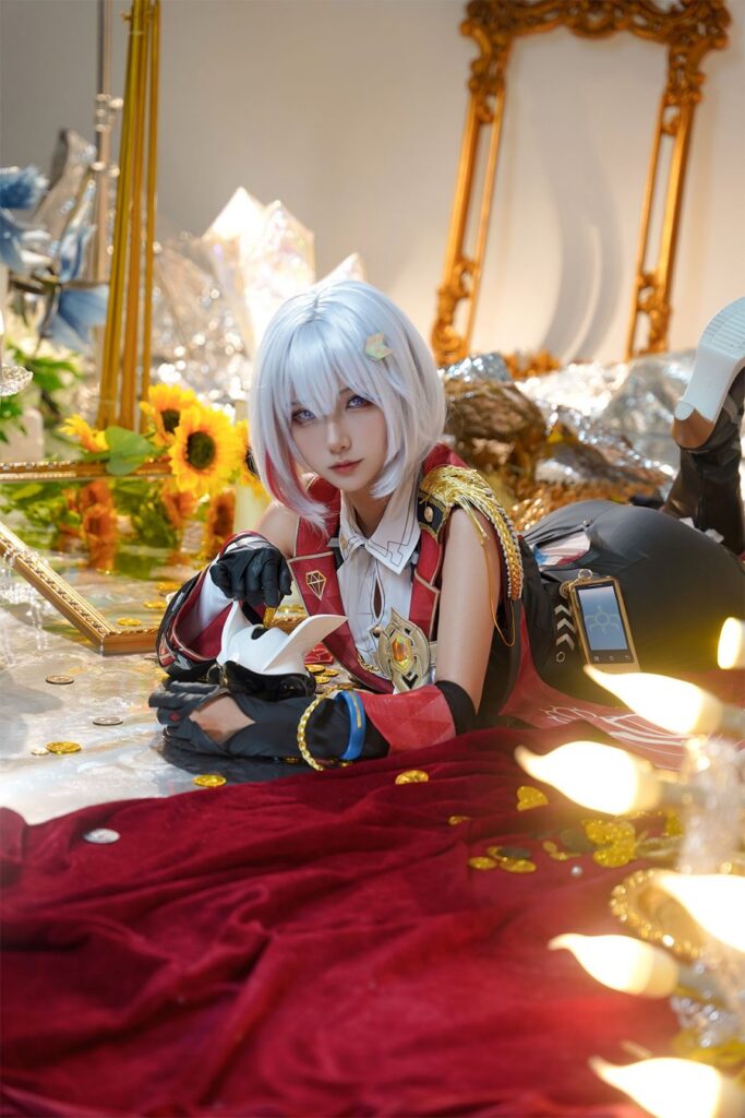 คอสเพลย์ Topaz จาก Honkai: Star Rail ในมาดสุดเท่ 6 Topaz Honkai: Star Rail Cosplay by Seya